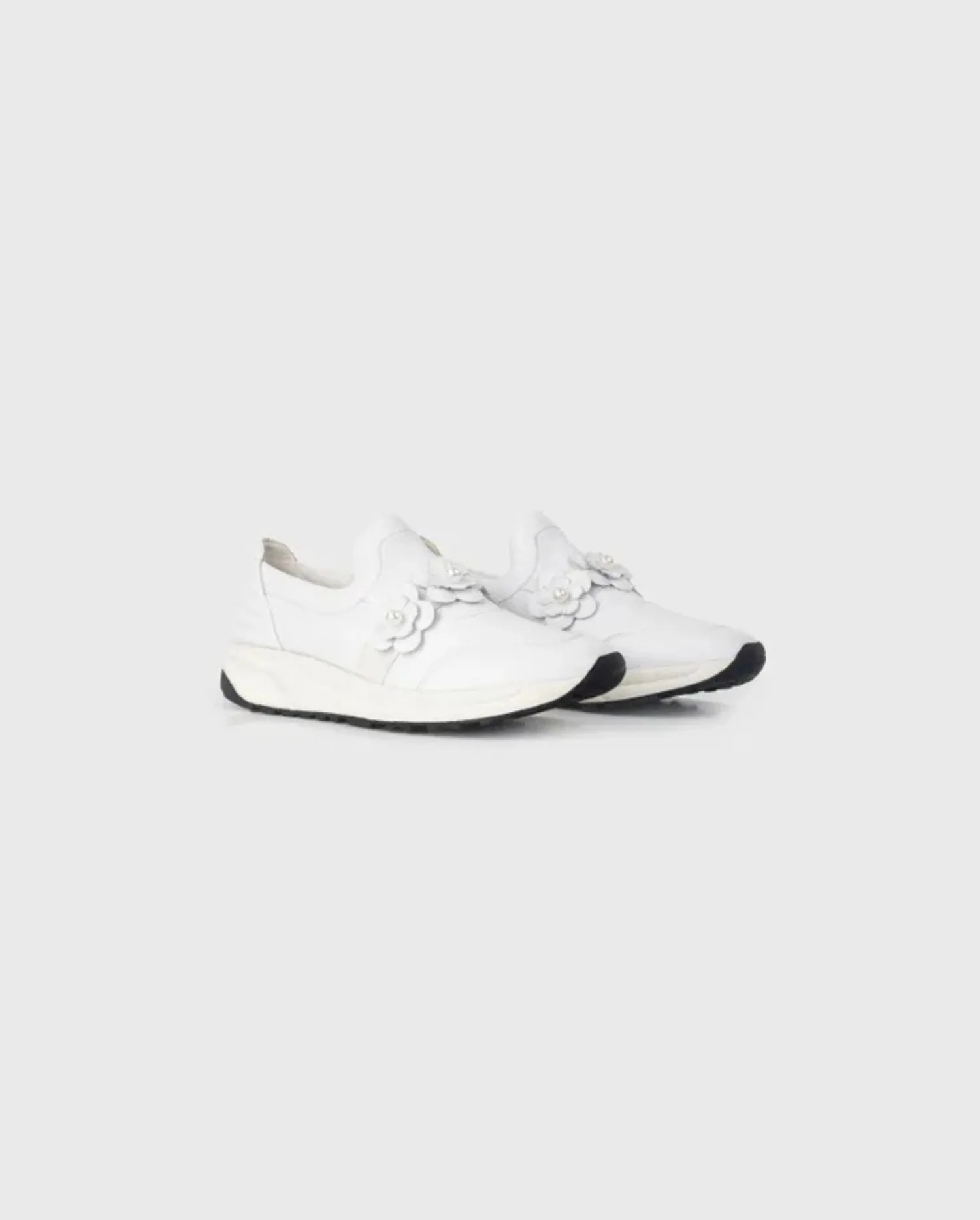 Discover the Owell White Slip on Sneaker With Flowers Details by designer ANNE FONTAINE 